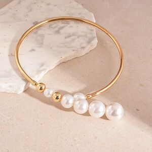 Elegant Floral Necklace